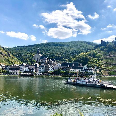 Haus Am Ufer Mit Rheinpanoramablick Apartment Koblenz  Exterior foto
